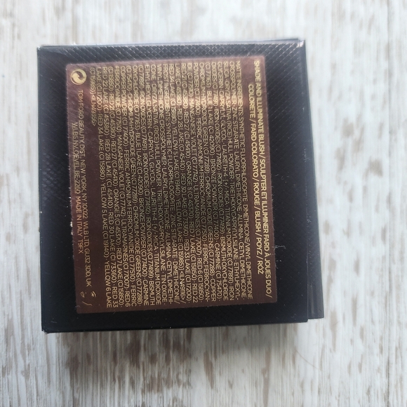 Tom Ford shade and illuminate blush - Picture 2 of 5